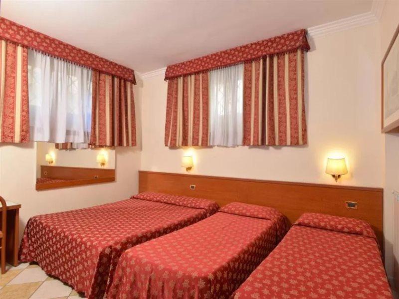Hotel Chicago 2*