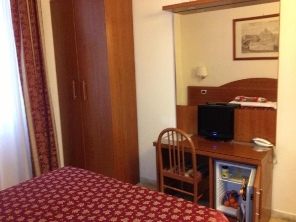Chicago Hotel 2*