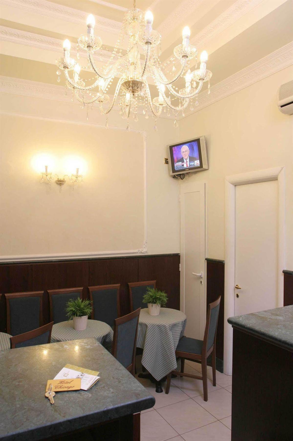 Hotel Chicago 2*